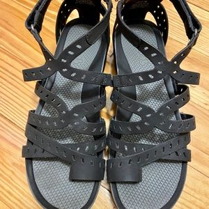 Bare traps sandals